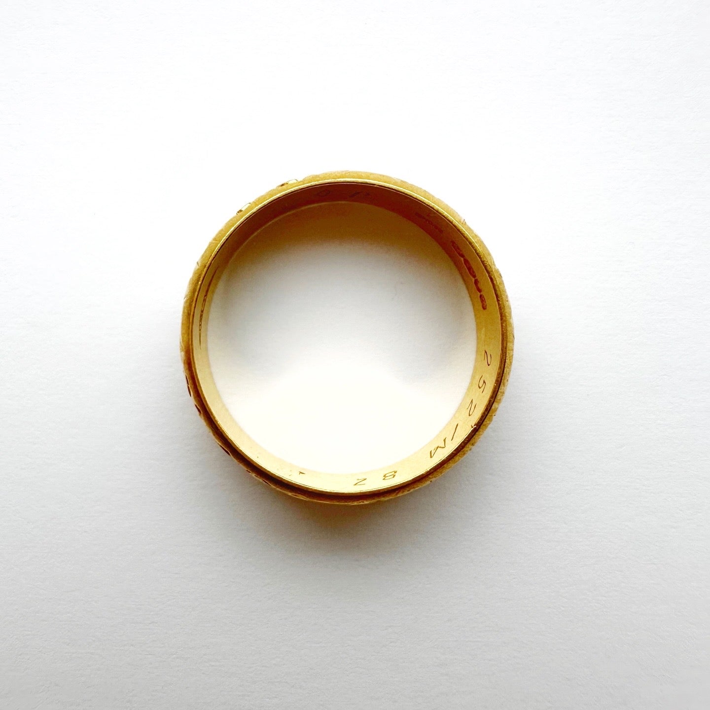 Vintage 22ct gold floral band