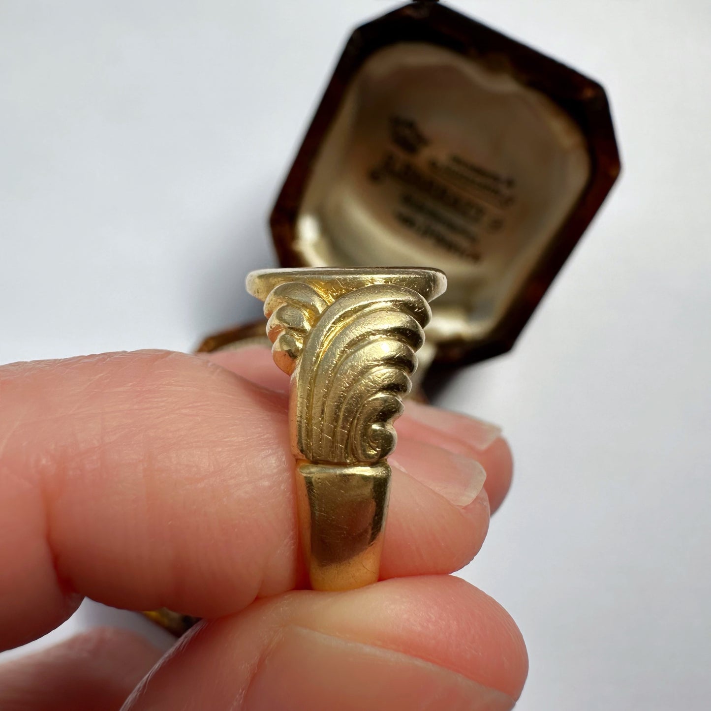 Antique 18ct gold signet ring