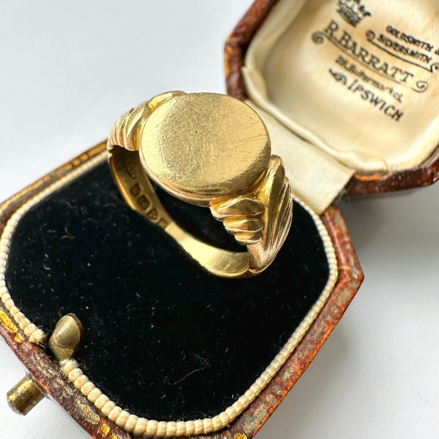 Antique 18ct gold signet ring