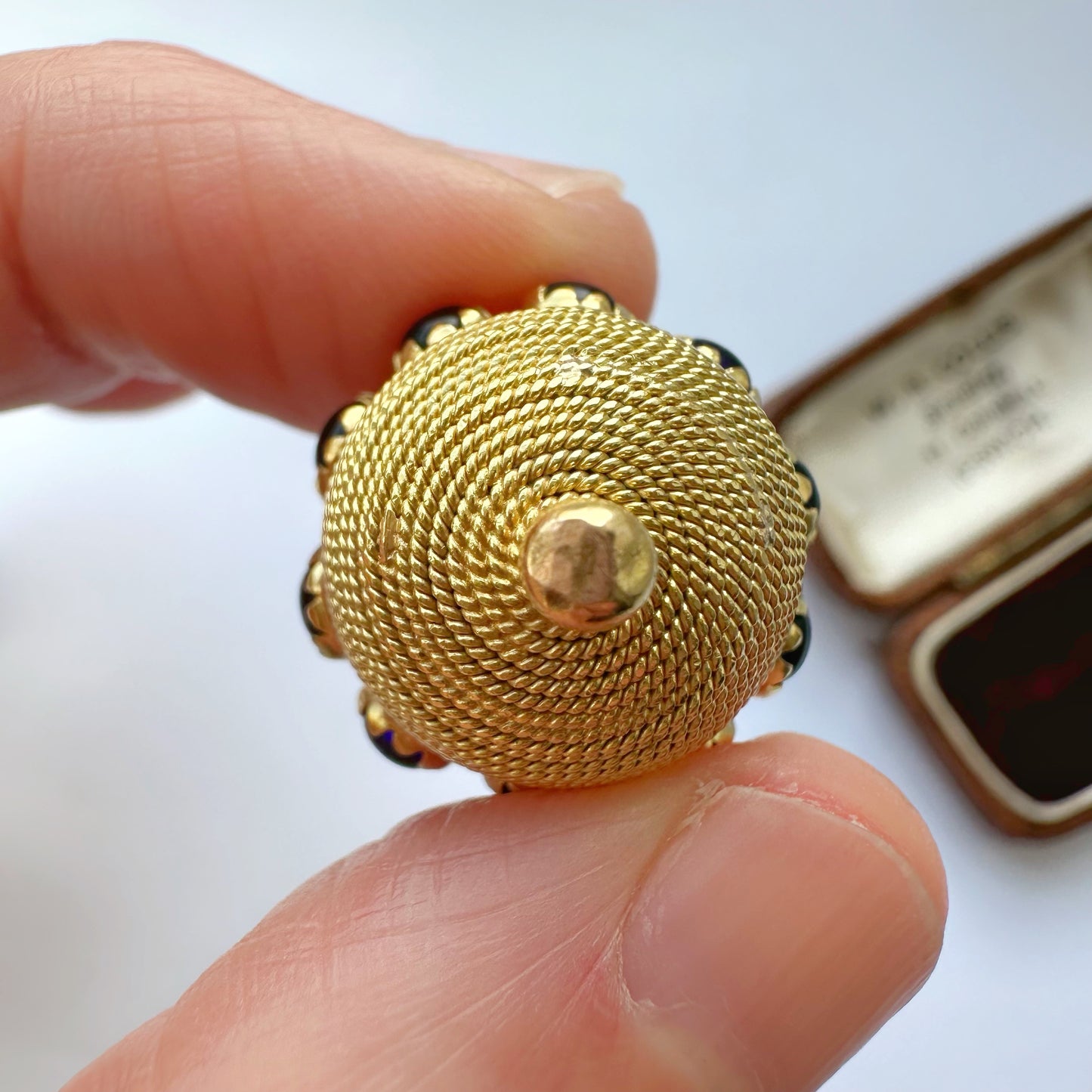 Vintage 18ct gold orb pendant