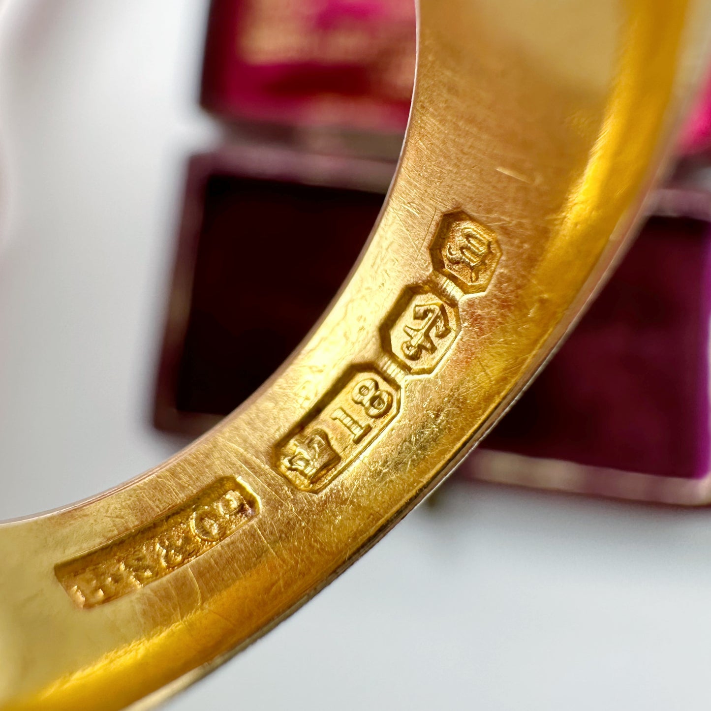 Antique 18ct gold buckle ring