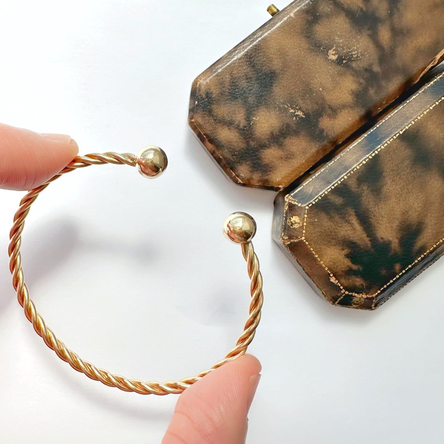 Vintage 9ct gold twisted torque bracelet