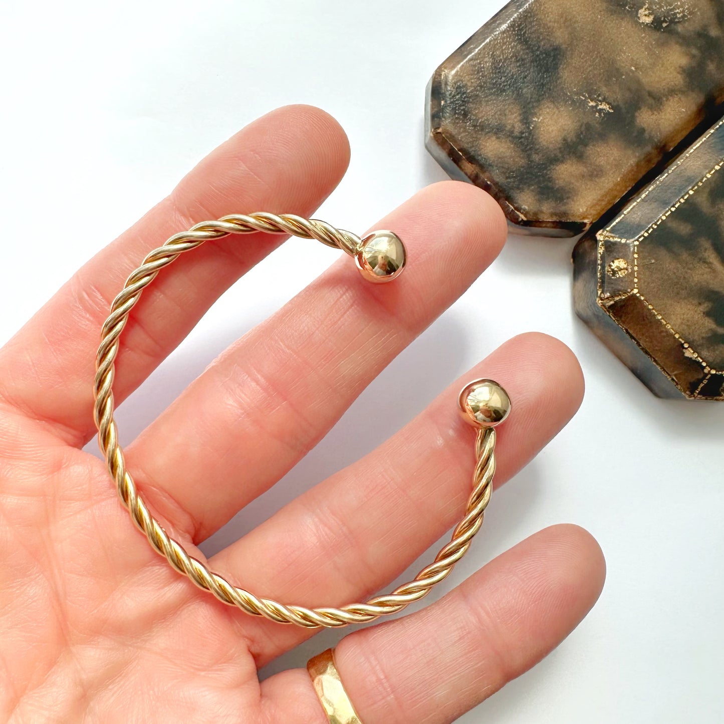 Vintage 9ct gold twisted torque bracelet