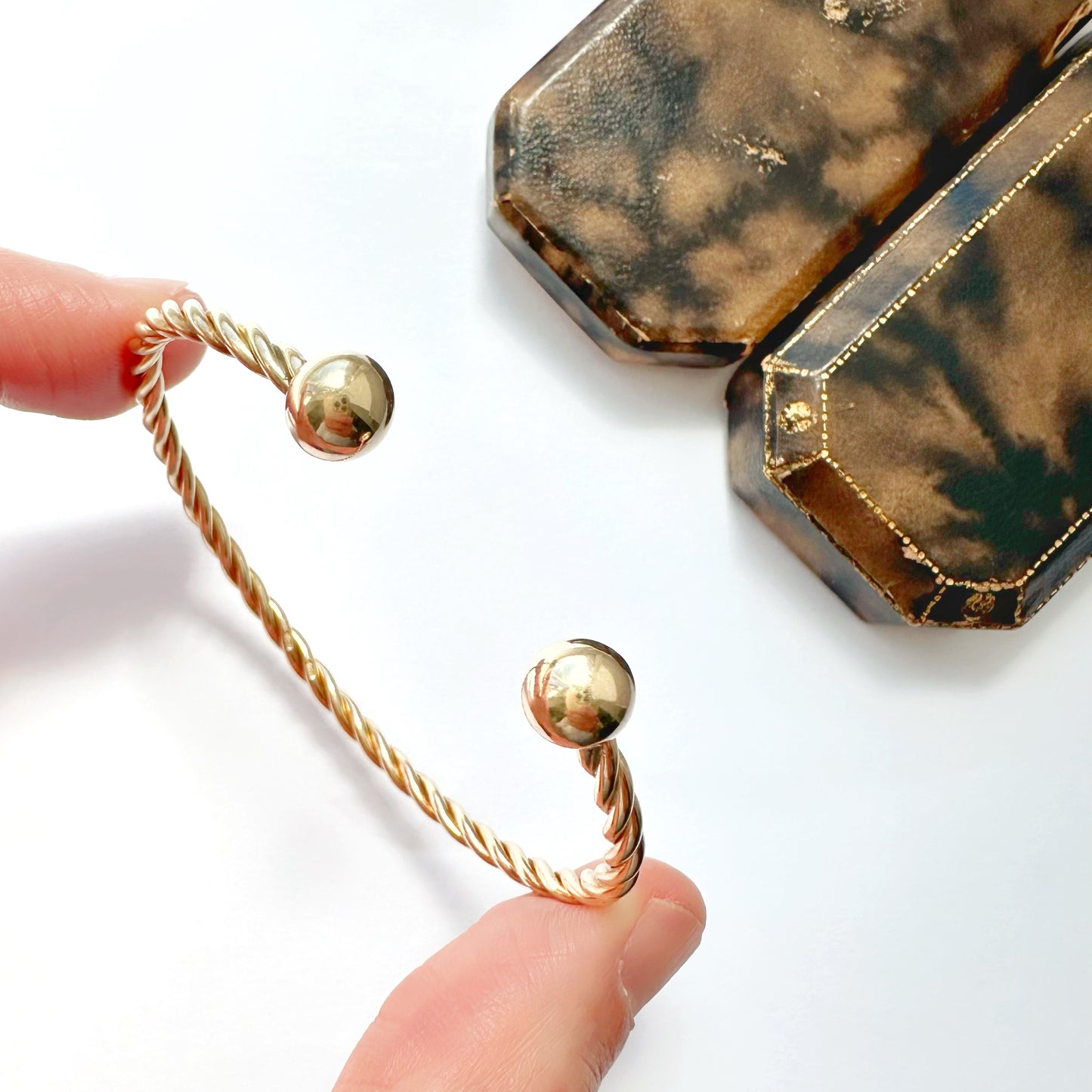 Vintage 9ct gold twisted torque bracelet