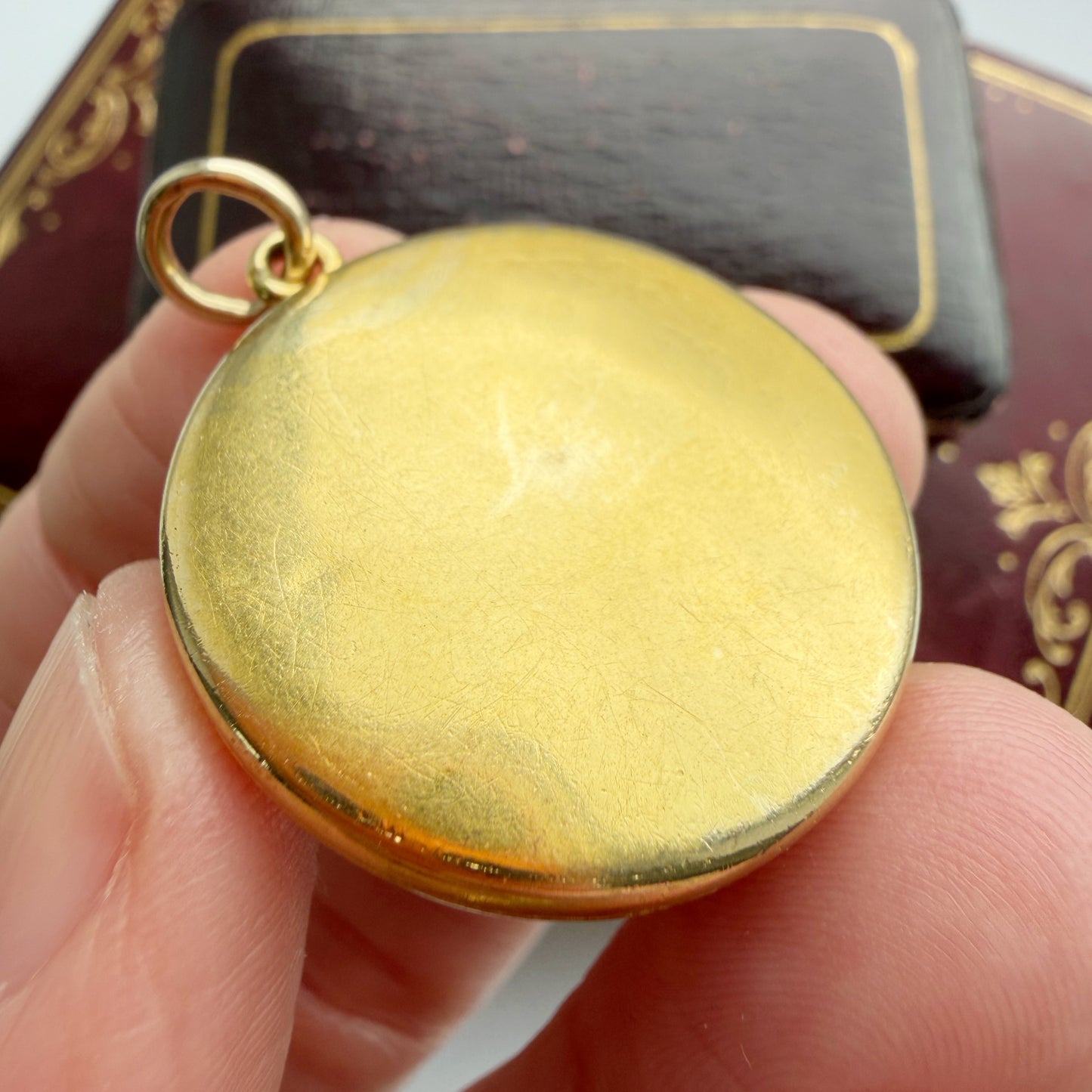 Victorian 15ct gold & garnet locket