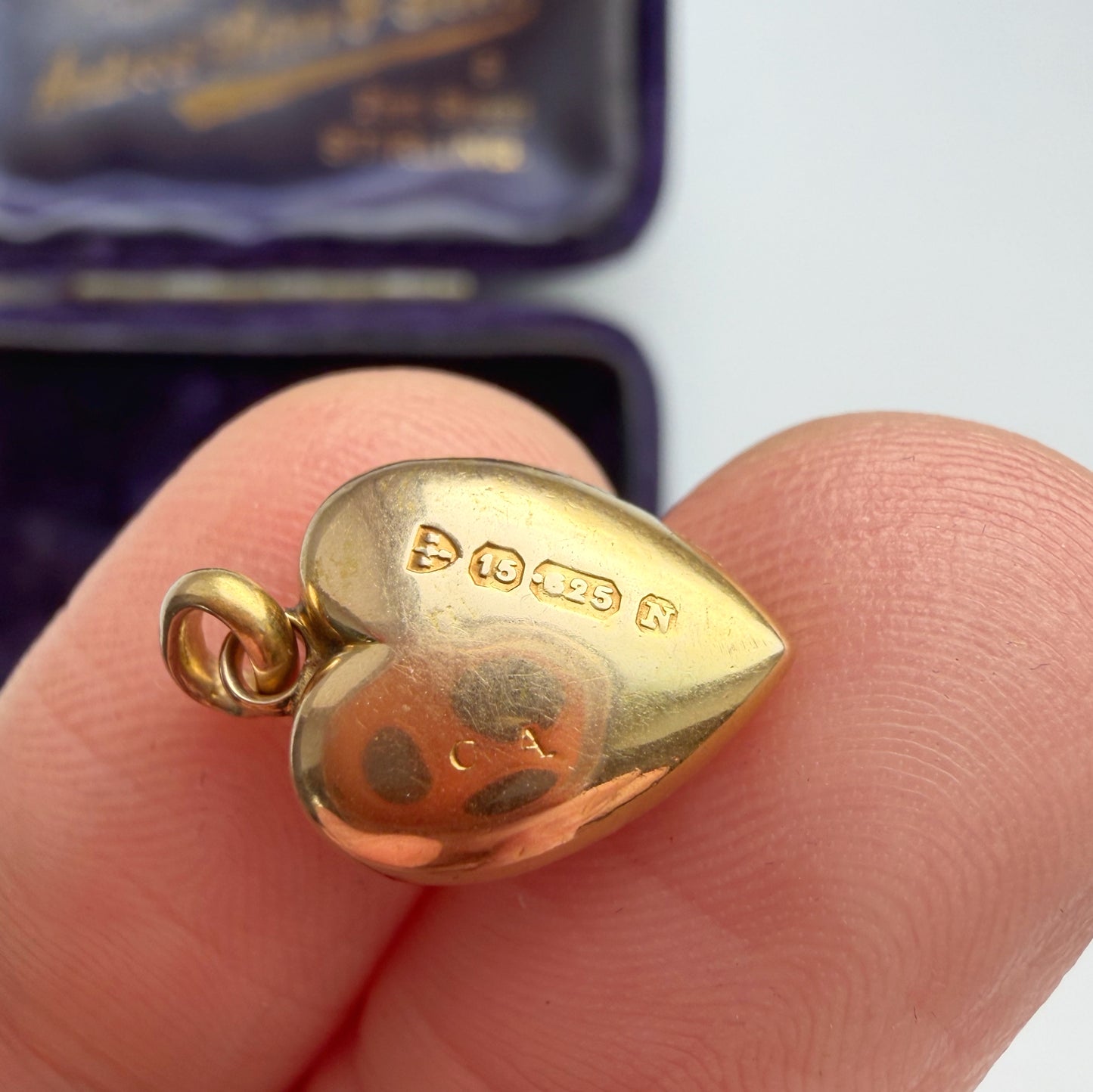 Victorian forget-me-not 15ct gold heart charm