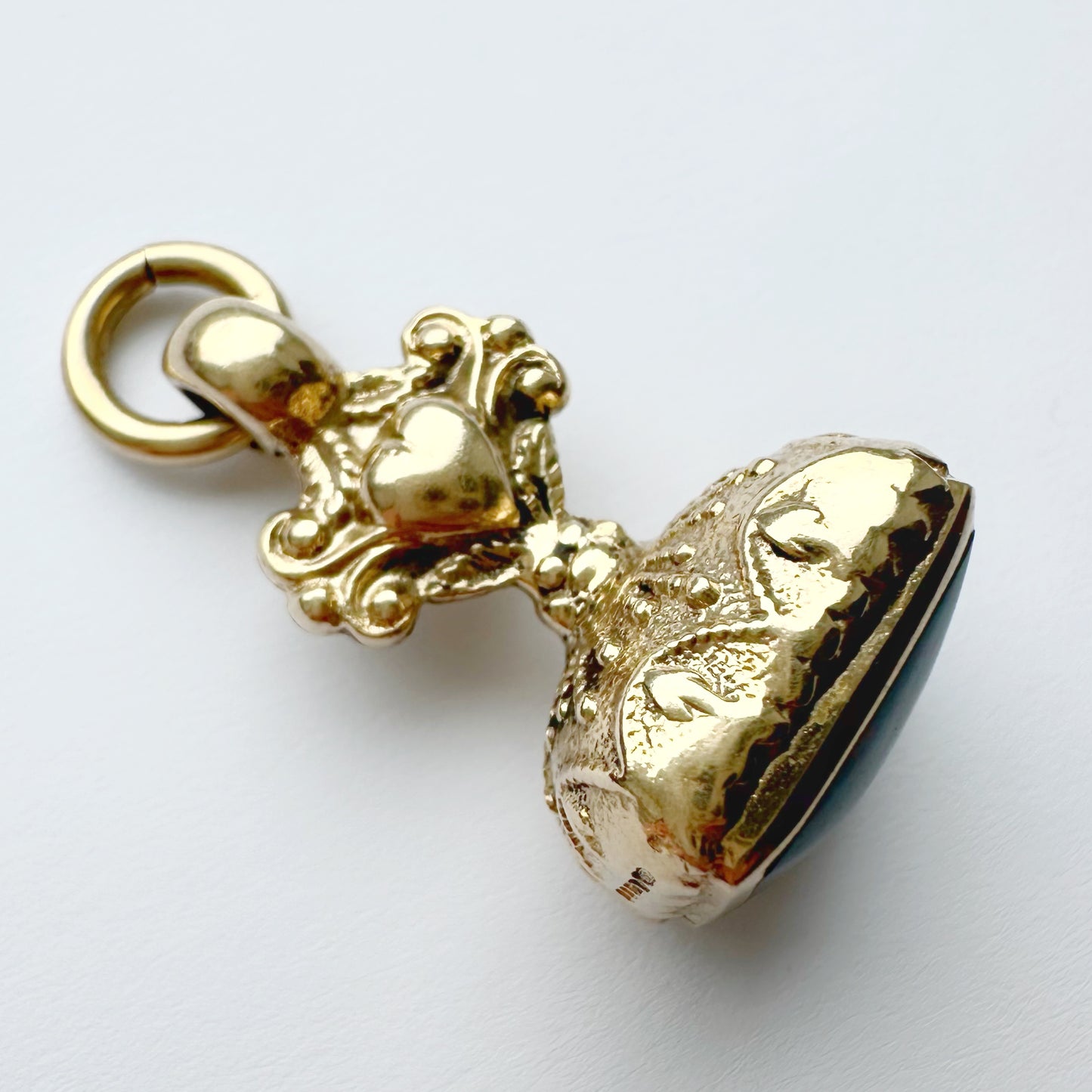 Vintage 9ct gold & bloodstone heart fob
