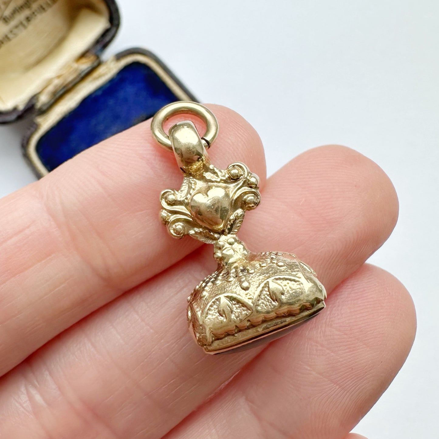 Vintage 9ct gold & bloodstone heart fob