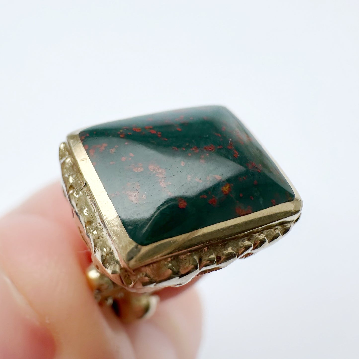 Vintage 9ct gold & bloodstone heart fob