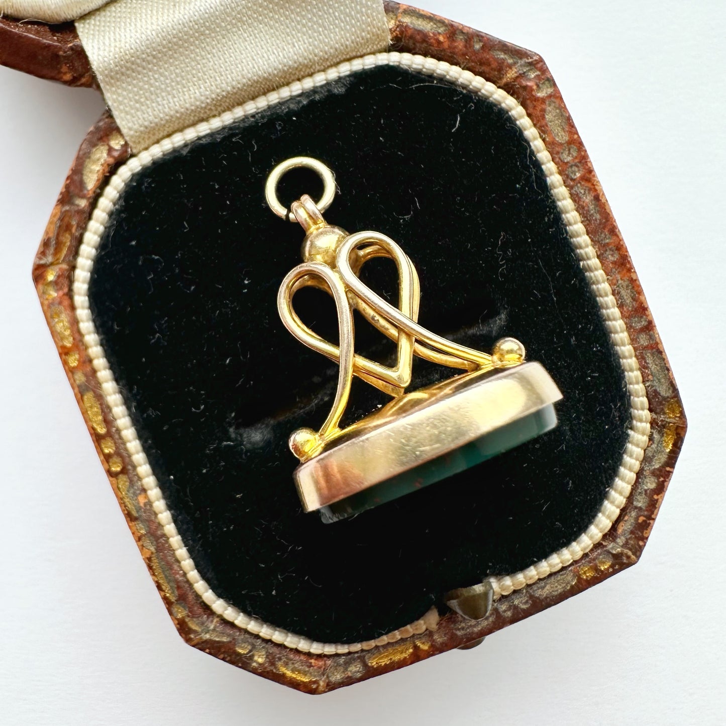 Antique 9ct gold & bloodstone heart fob