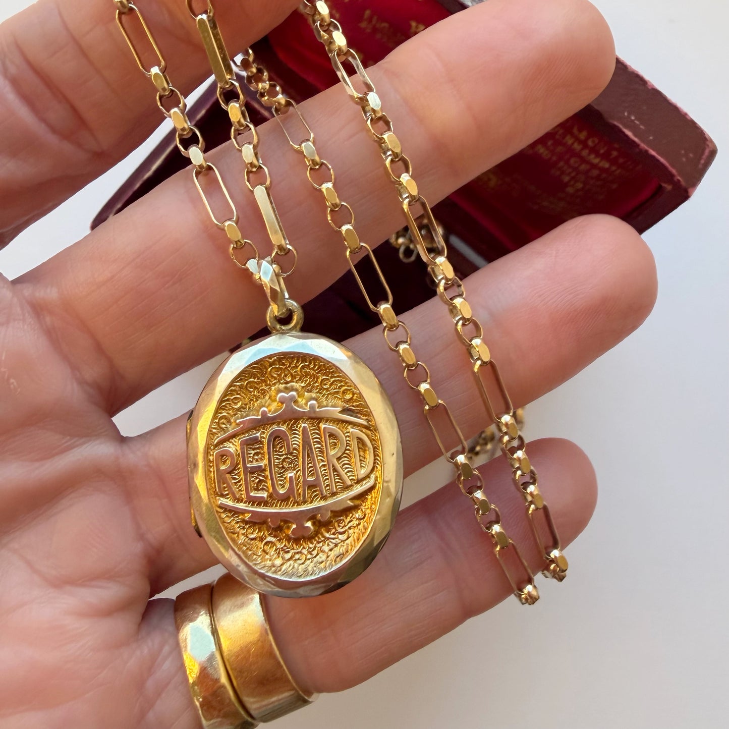 Victorian 9ct gold REGARD locket