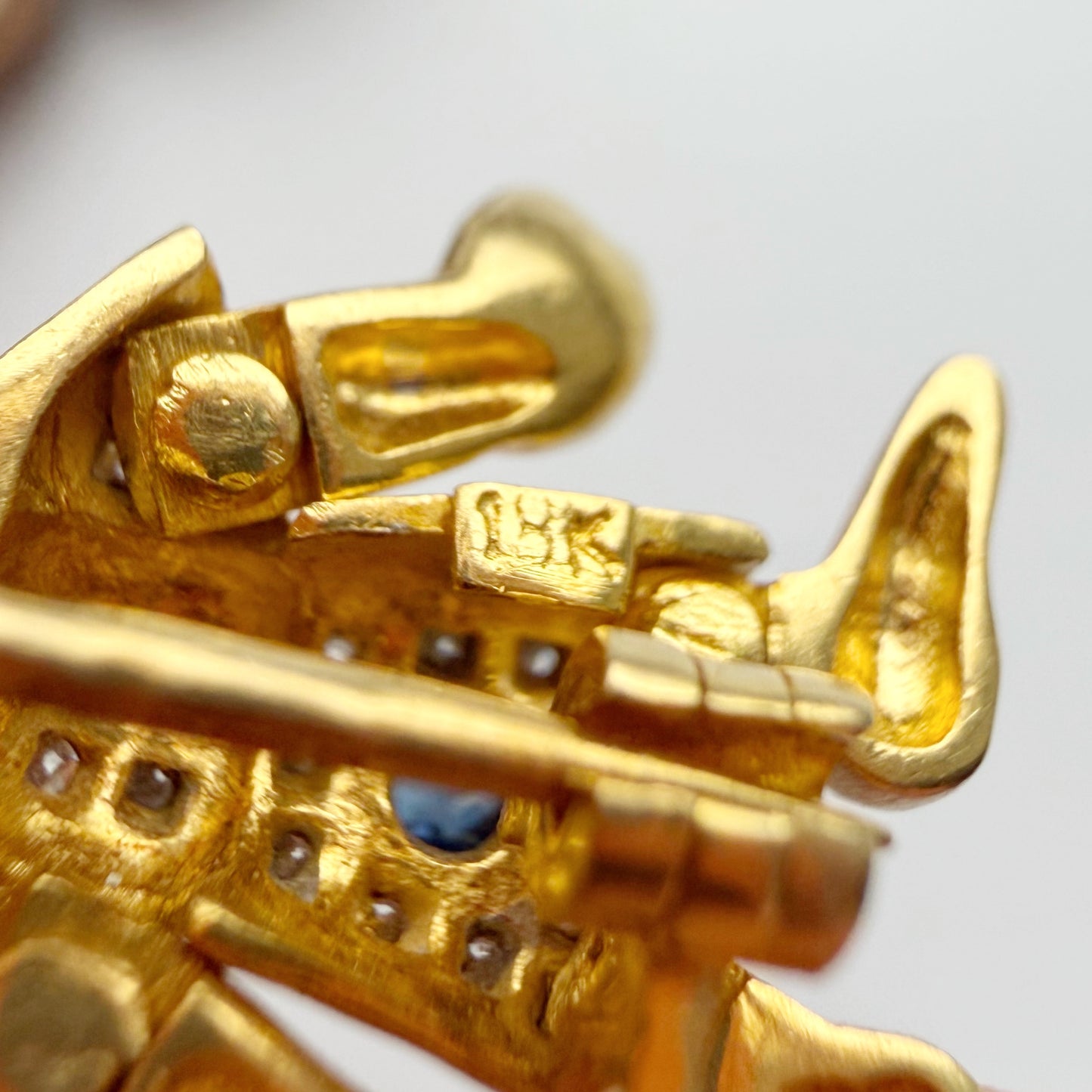 Vintage 18ct gold, diamond & sapphire Jumping Jack charm/pin