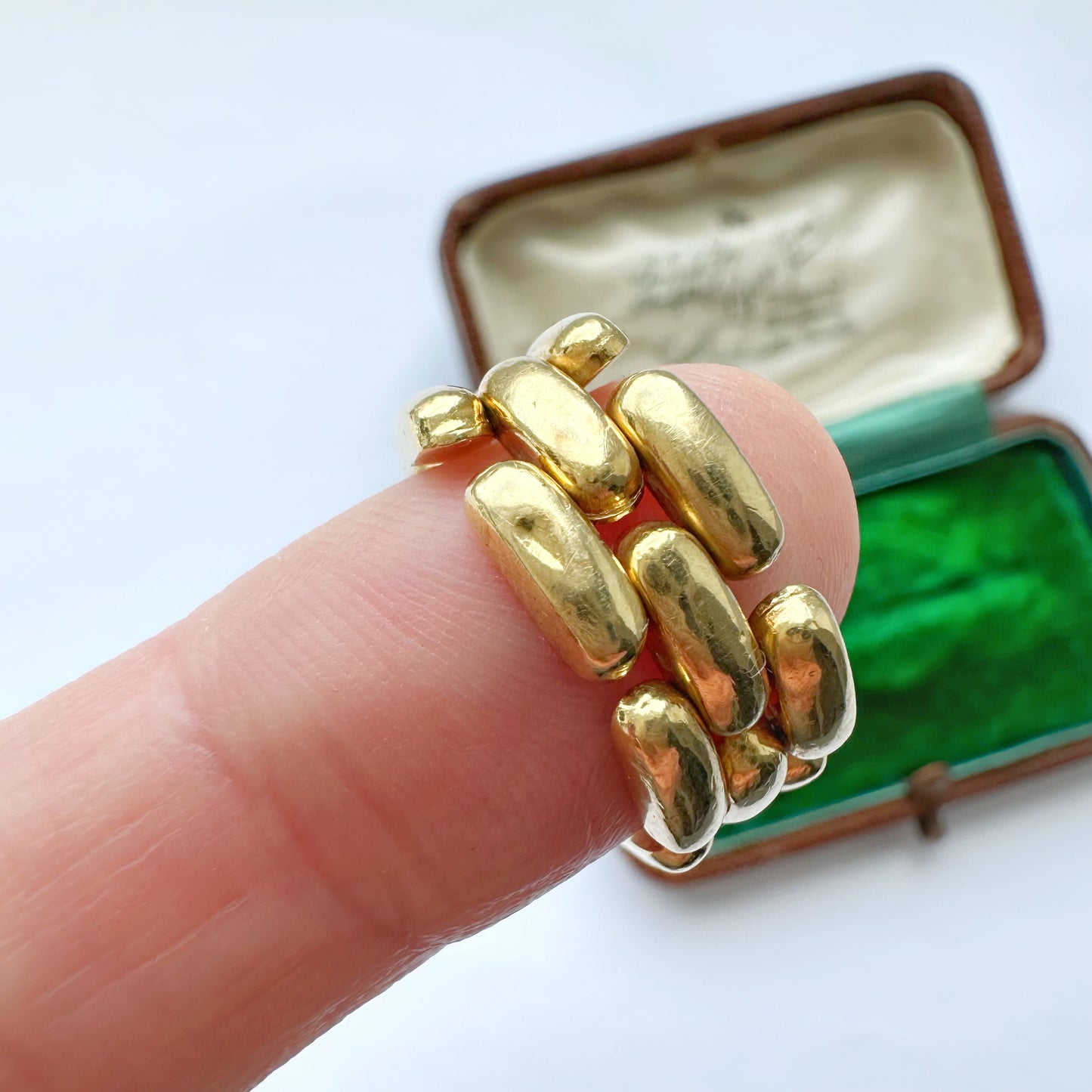 Vintage 18ct gold chain ring