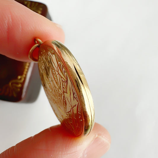 Antique 15ct ivy leaf locket