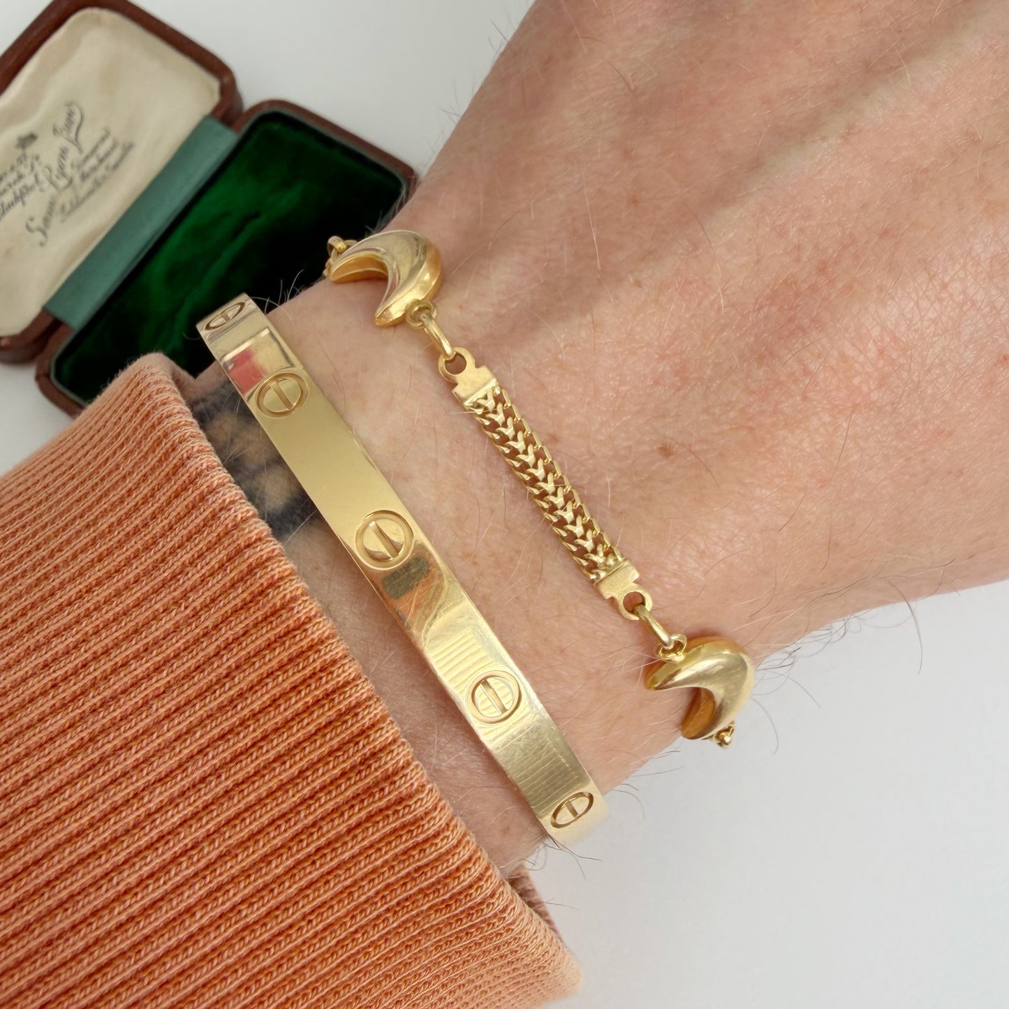 Vintage 18ct gold moon station bracelet