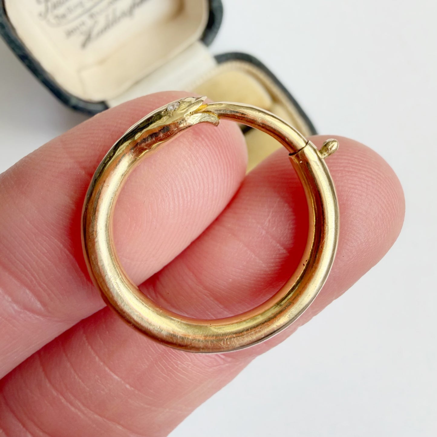 18ct gold & diamond ouroboros snake bolt ring