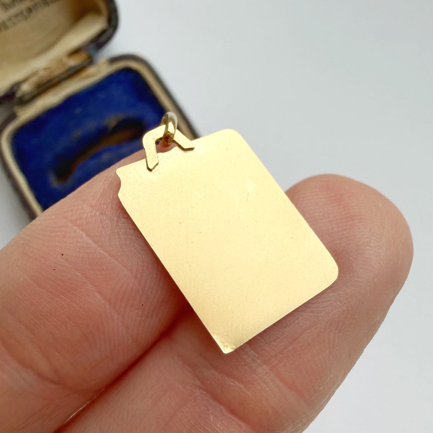 18ct gold Augis book love token