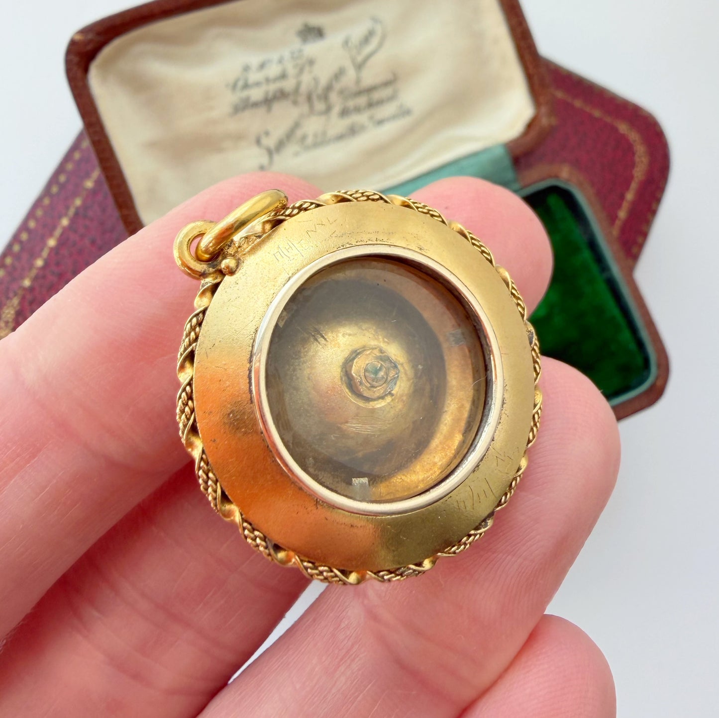 Victorian 15ct gold locket pendant