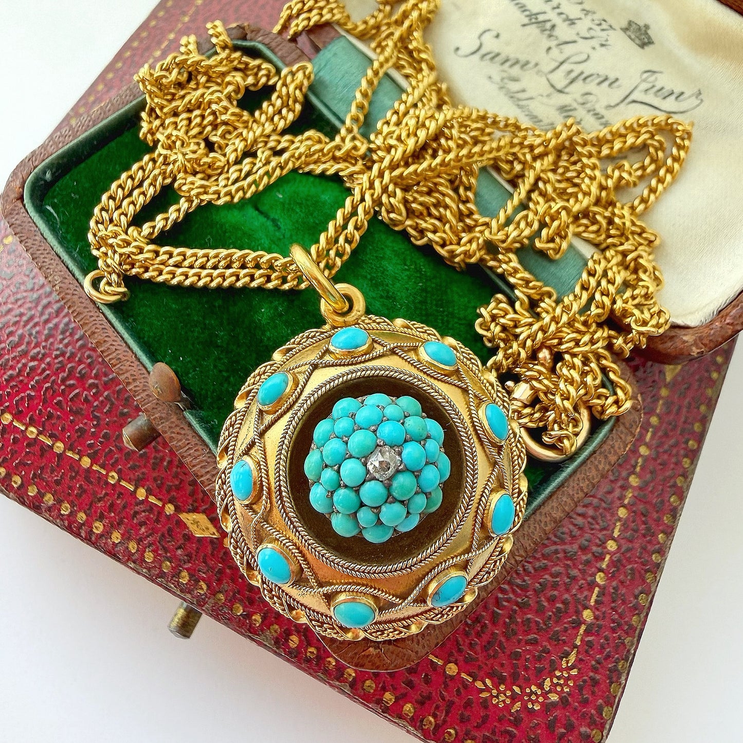Victorian 15ct gold locket pendant