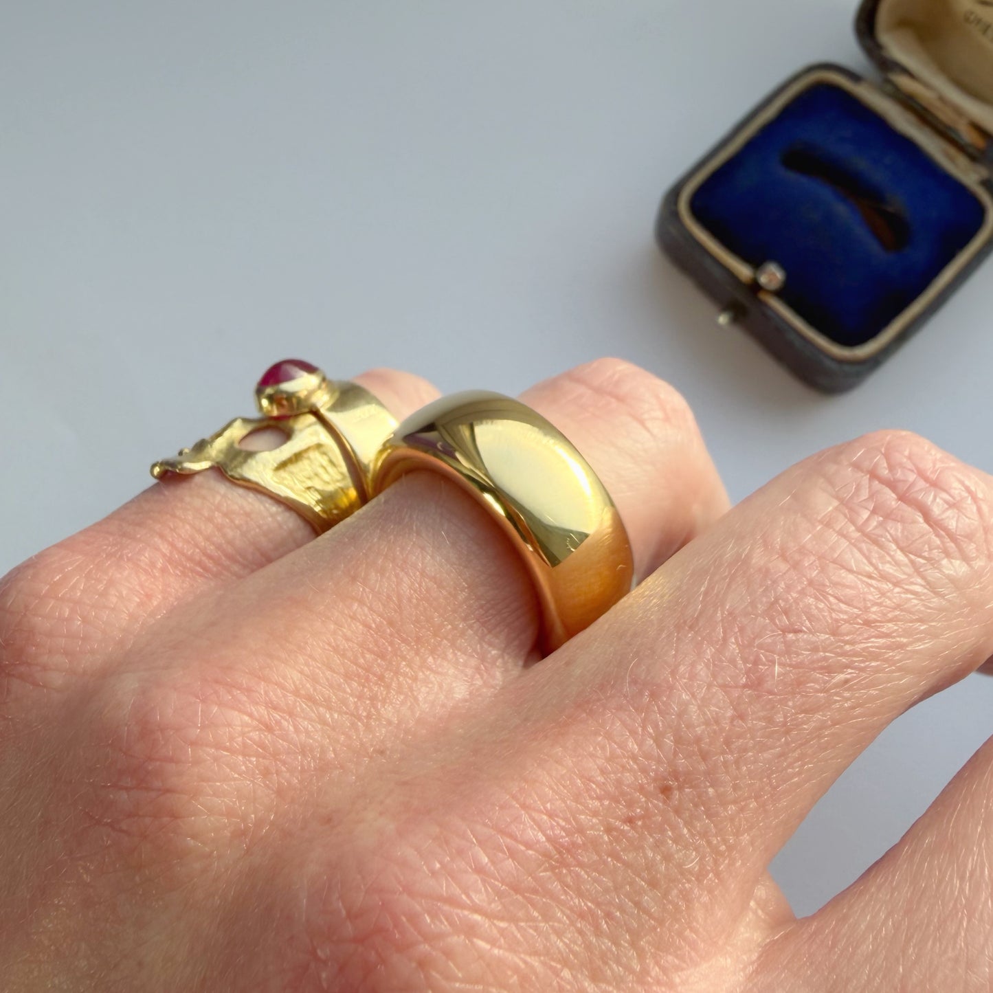 Pre-loved Pomellato 18ct gold donut band