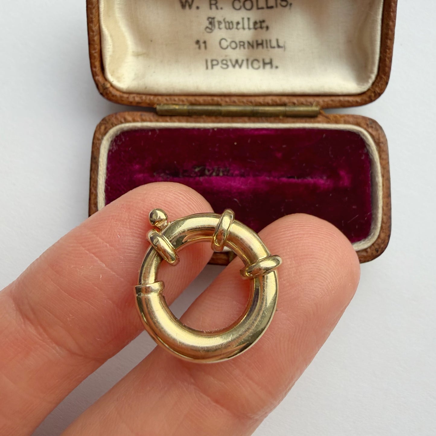 Extra large 9ct gold bolt clasp