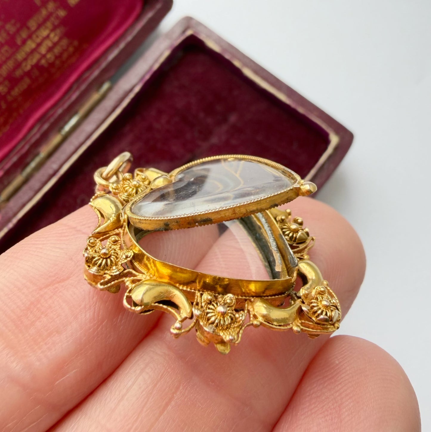 Georgian 18ct gold & glass heart locket