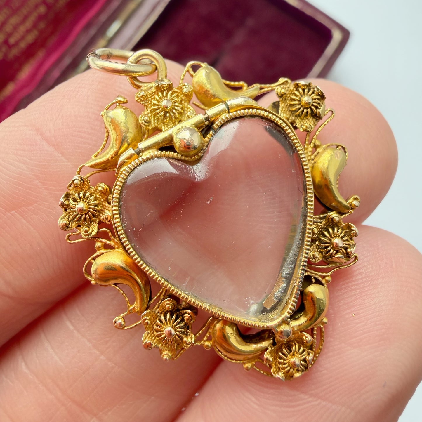 Georgian 18ct gold & glass heart locket