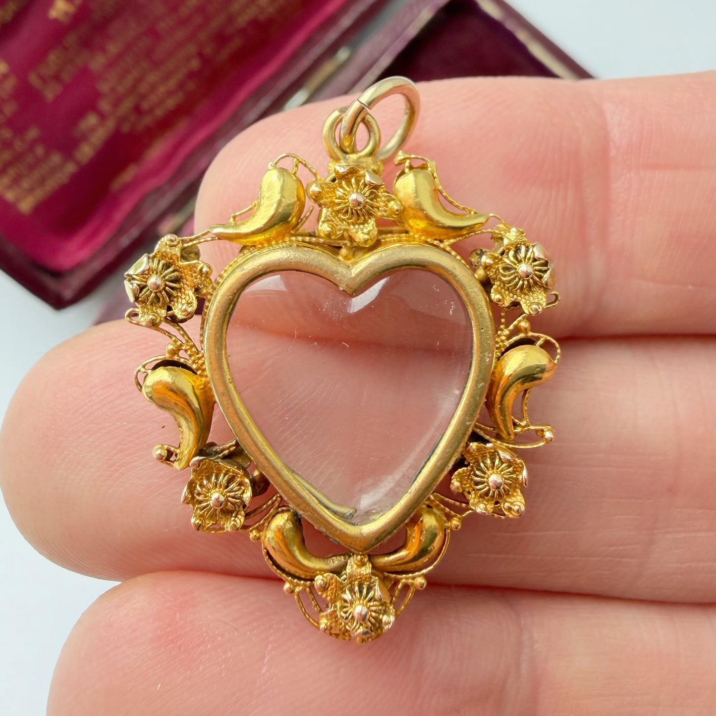 Georgian 18ct gold & glass heart locket