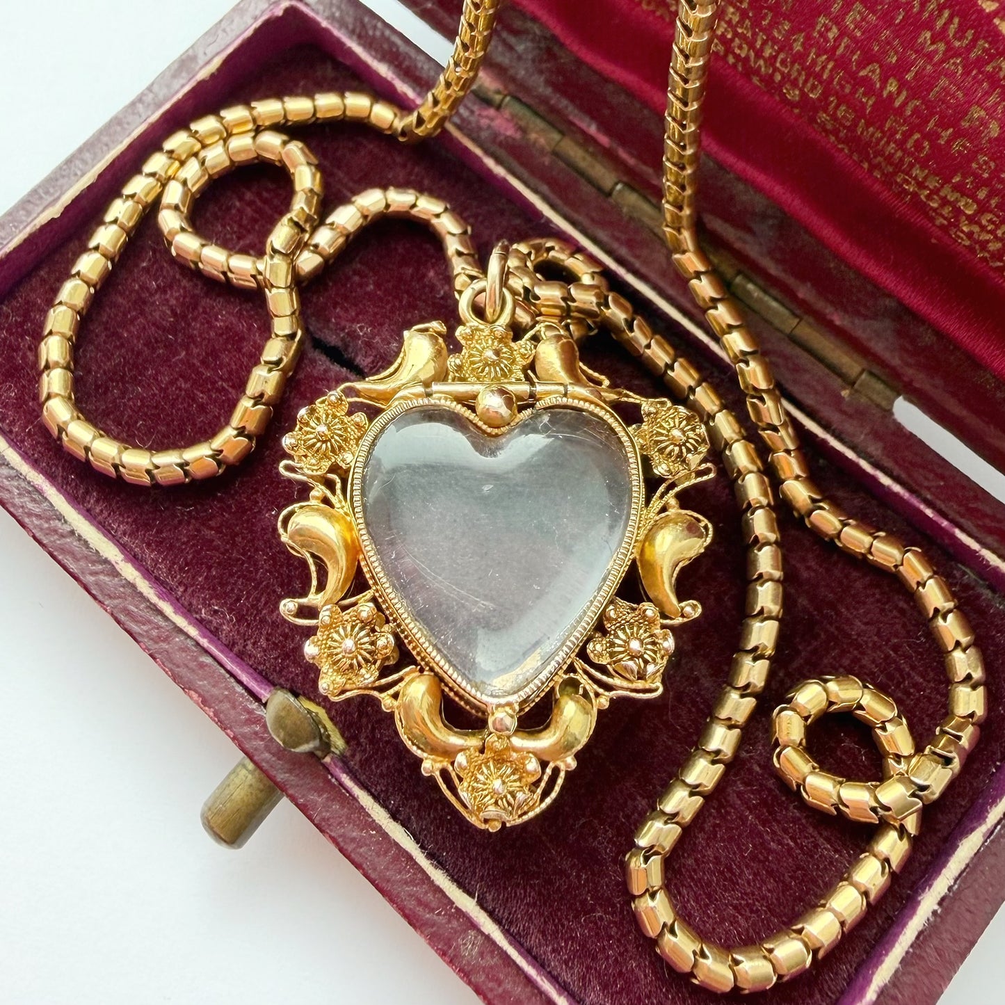 Georgian 18ct gold & glass heart locket