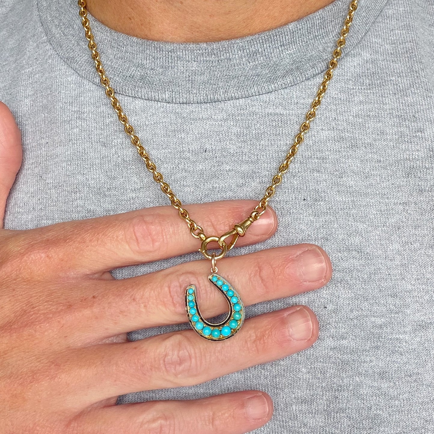 Victorian 9ct gold, turquoise & black enamel horseshoe pendant