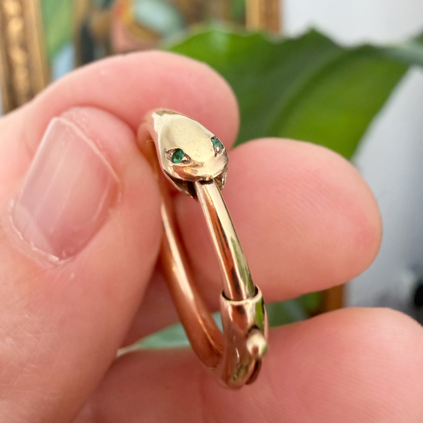 18ct gold & emerald ouroboros snake bolt ring