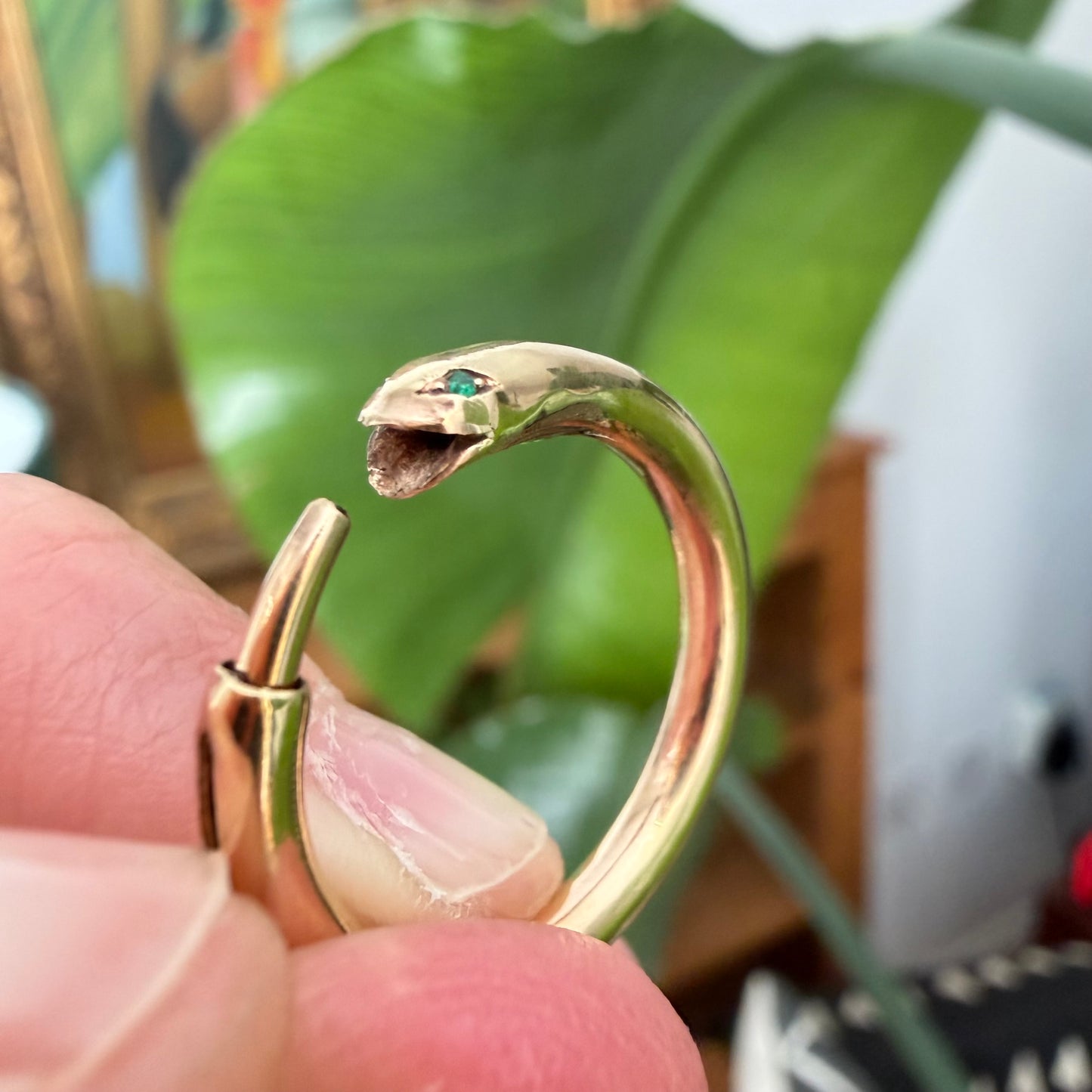 18ct gold & emerald ouroboros snake bolt ring