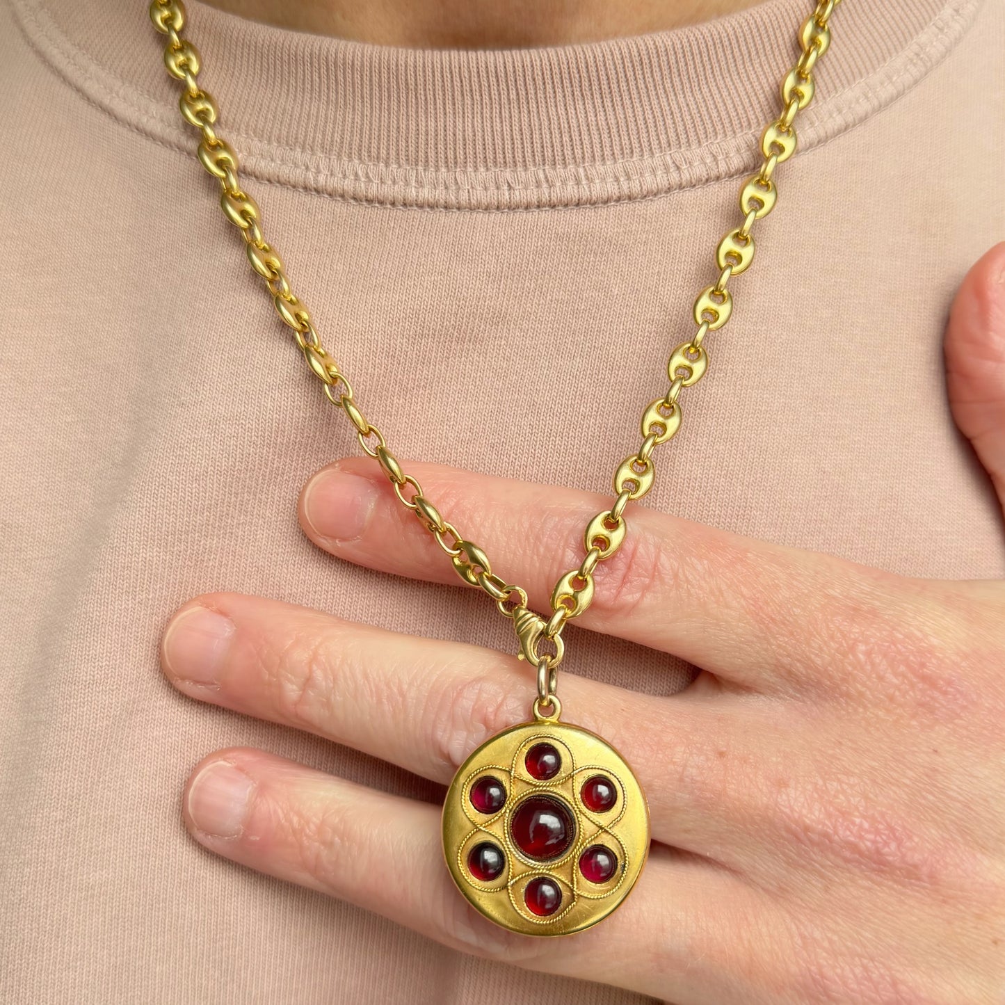 Victorian 15ct gold & garnet locket