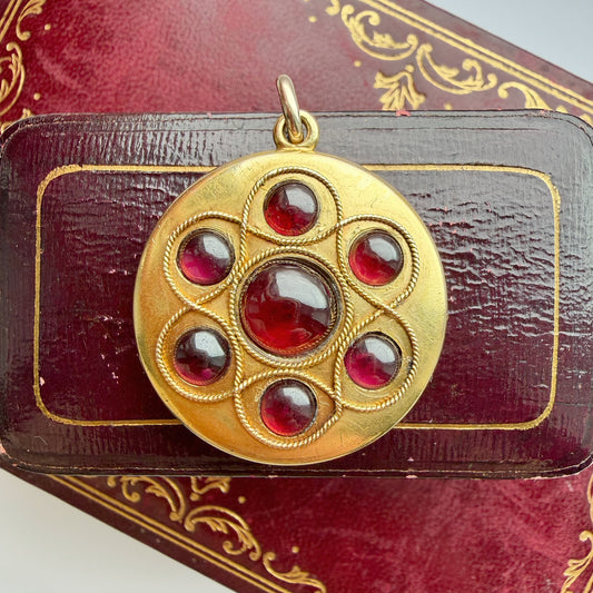 Victorian 15ct gold & garnet locket