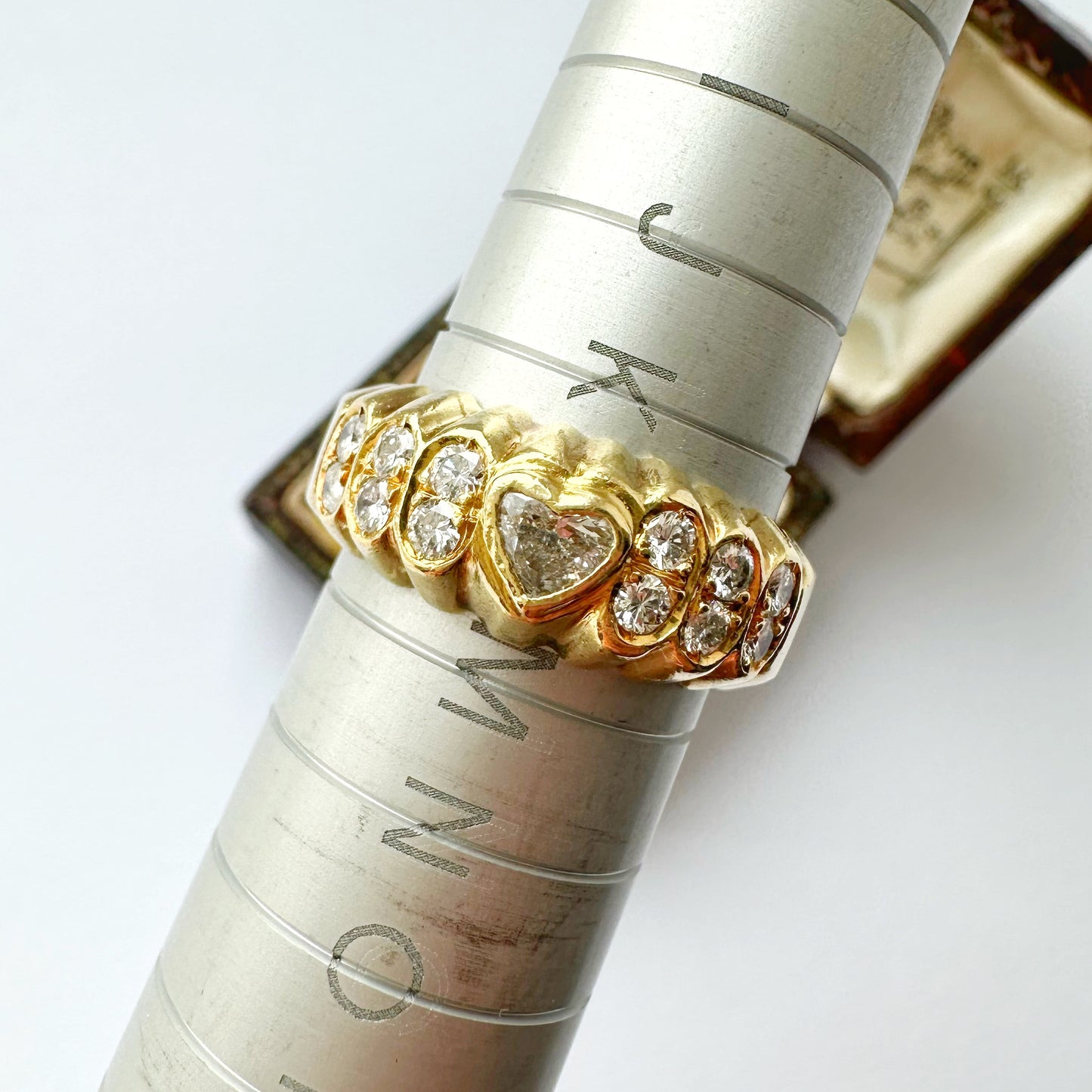 Vintage 18ct gold & diamond heart ring