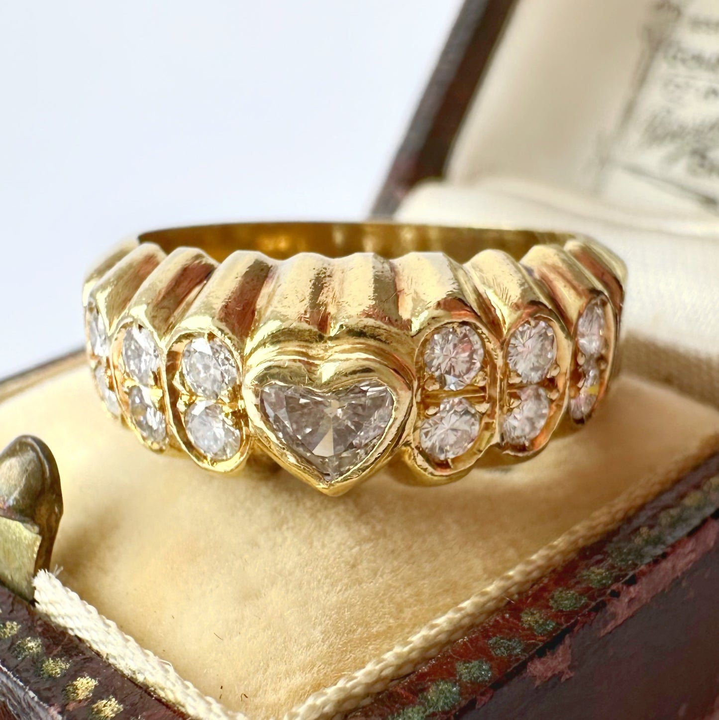 Vintage 18ct gold & diamond heart ring