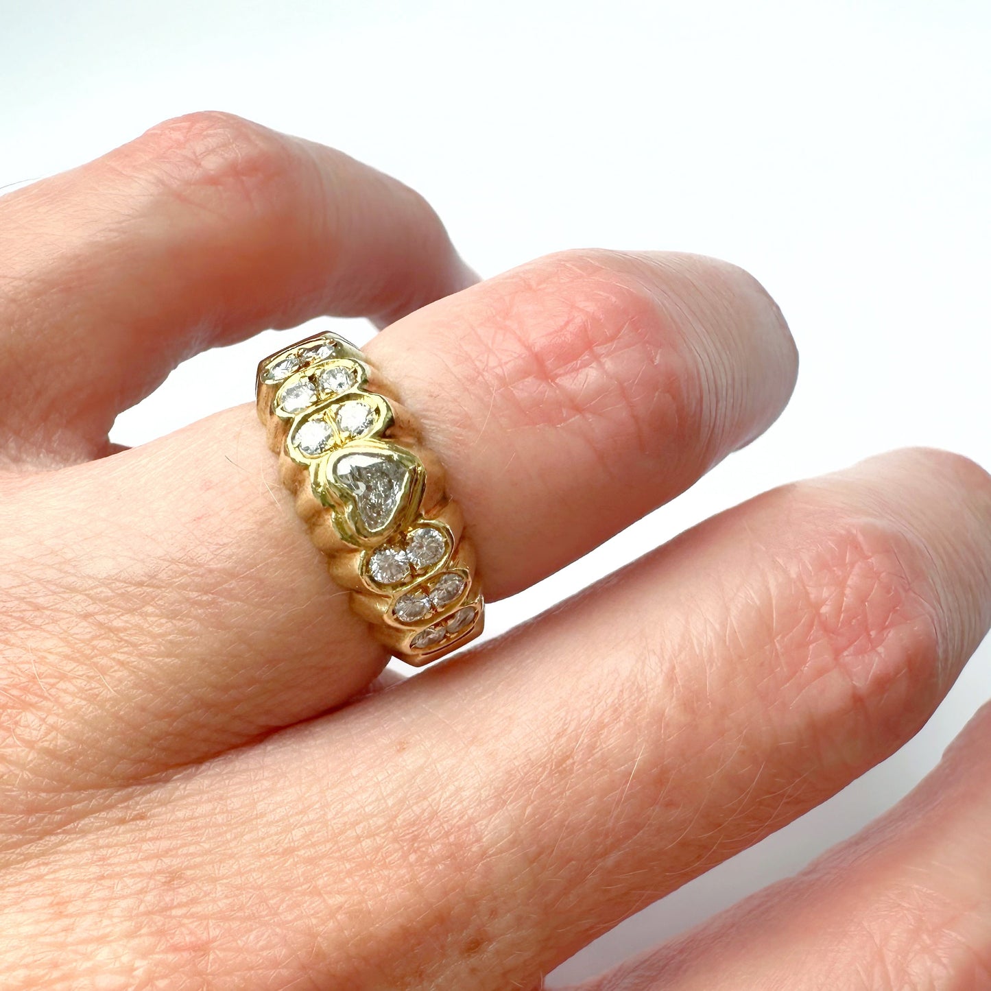 Vintage 18ct gold & diamond heart ring