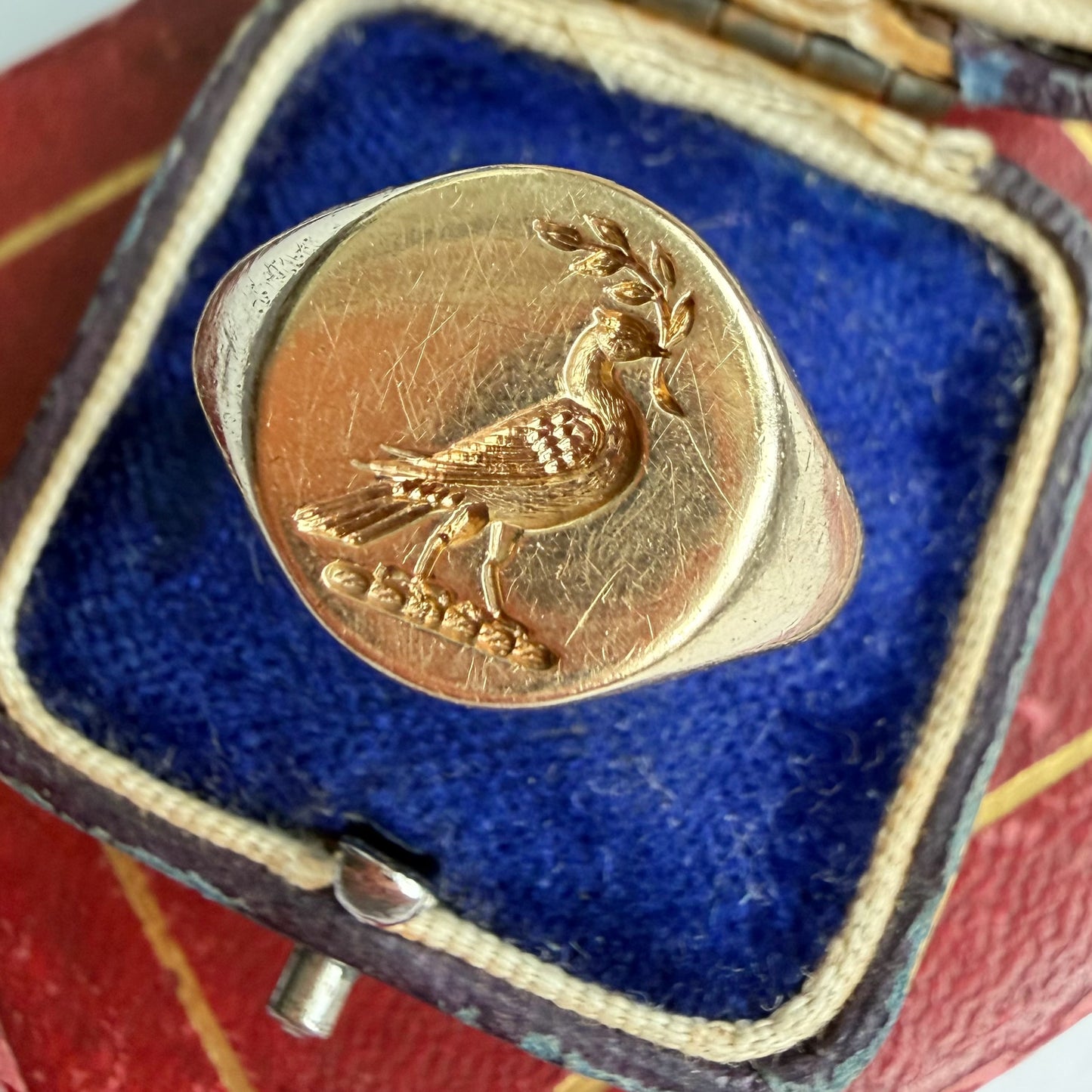 Vintage 9ct gold bird signet ring