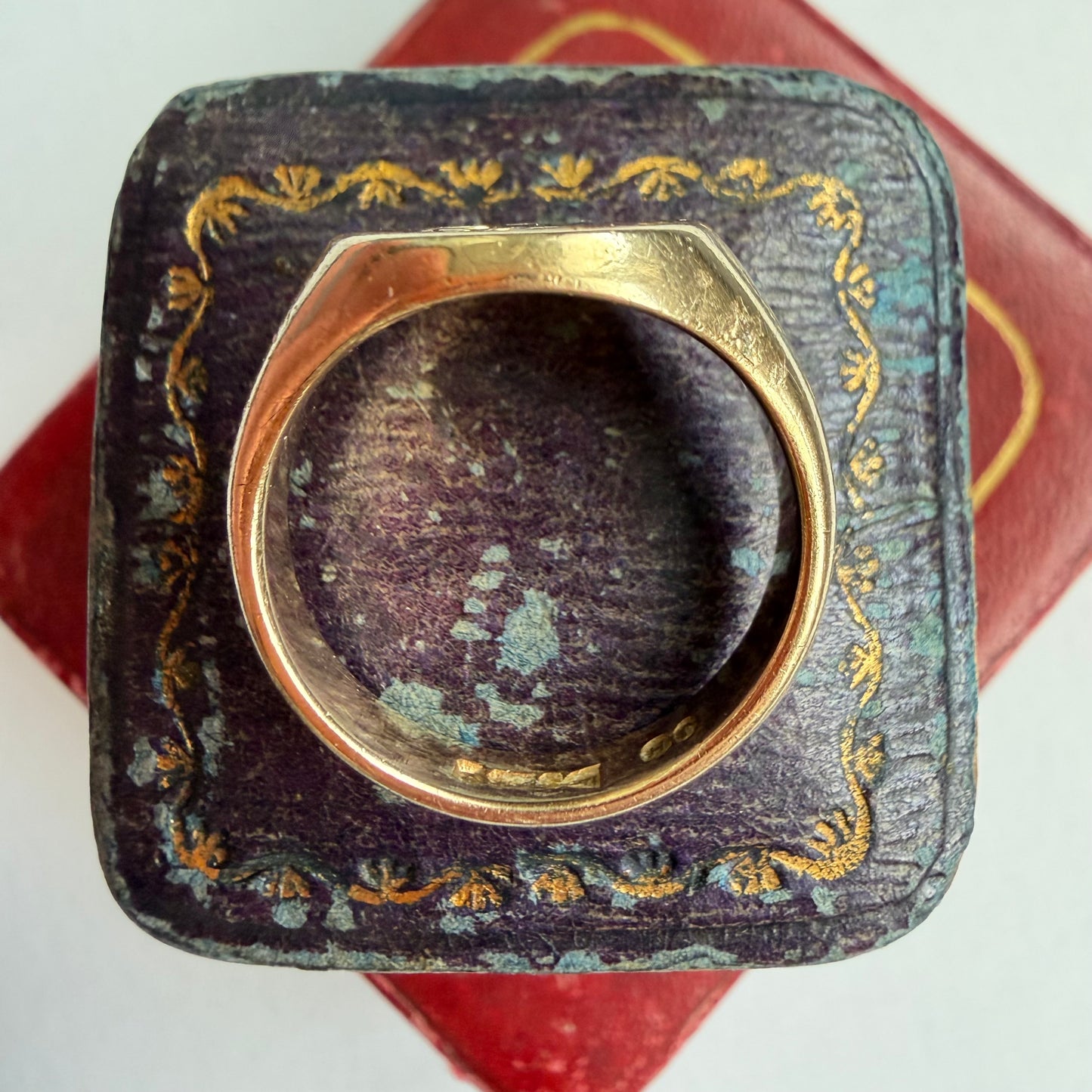 Vintage 9ct gold bird signet ring