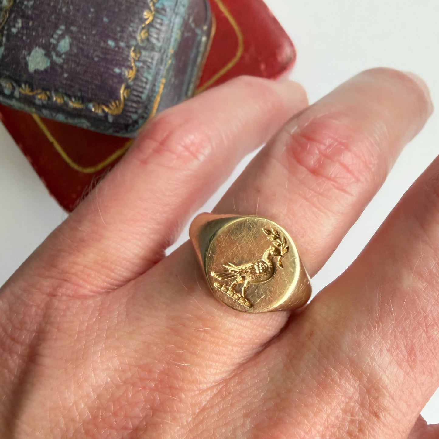 Vintage 9ct gold bird signet ring