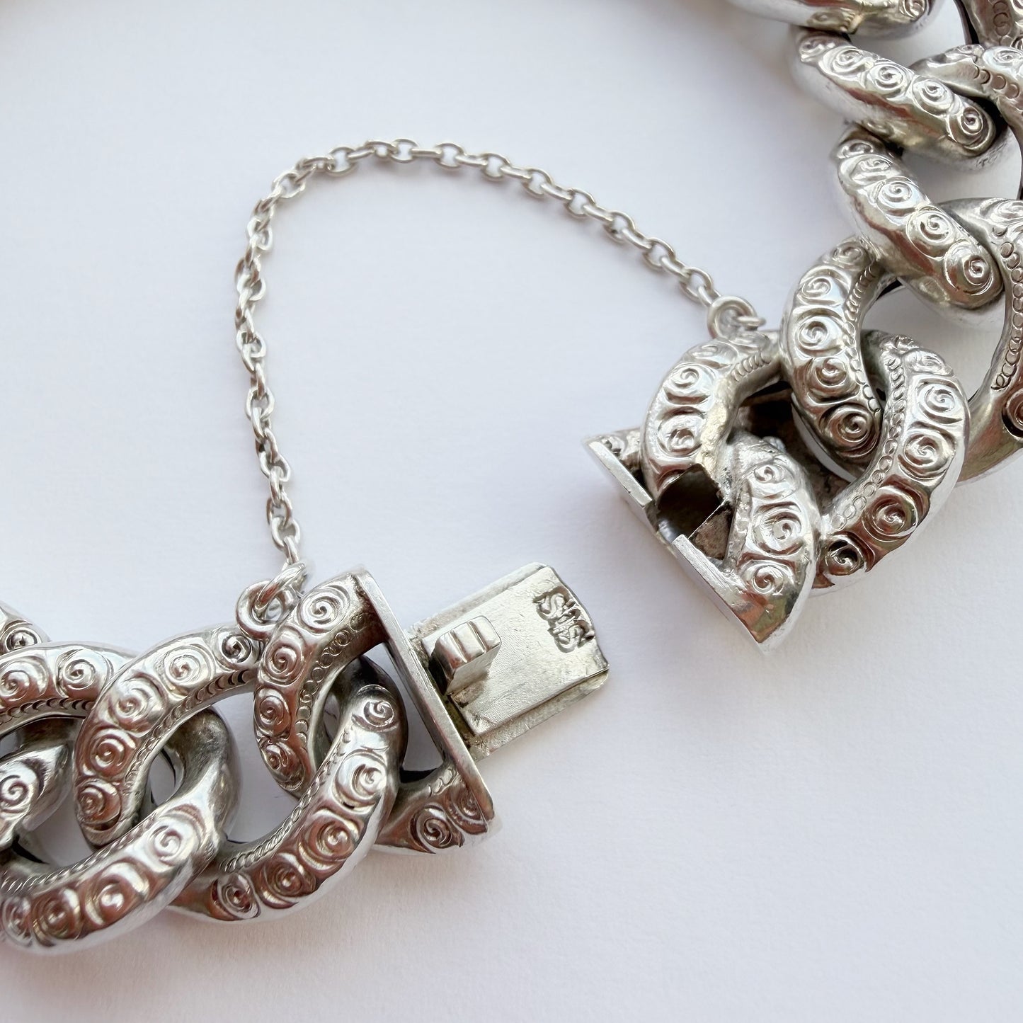 Antique decorative silver curb bracelet