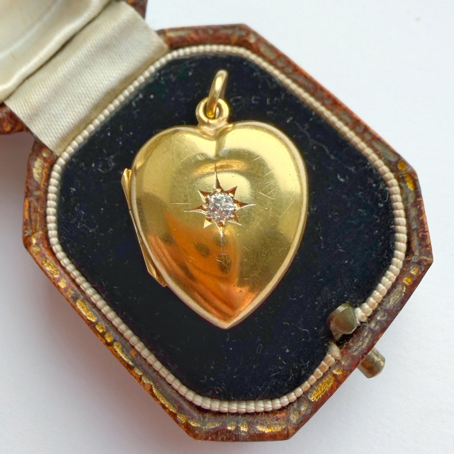 Edwardian 15ct gold & old mine cut diamond starburst heart locket