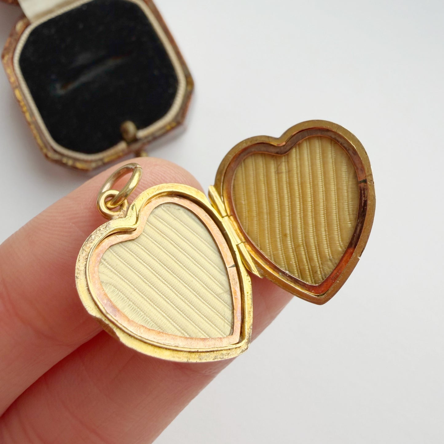 Edwardian 15ct gold & old mine cut diamond starburst heart locket