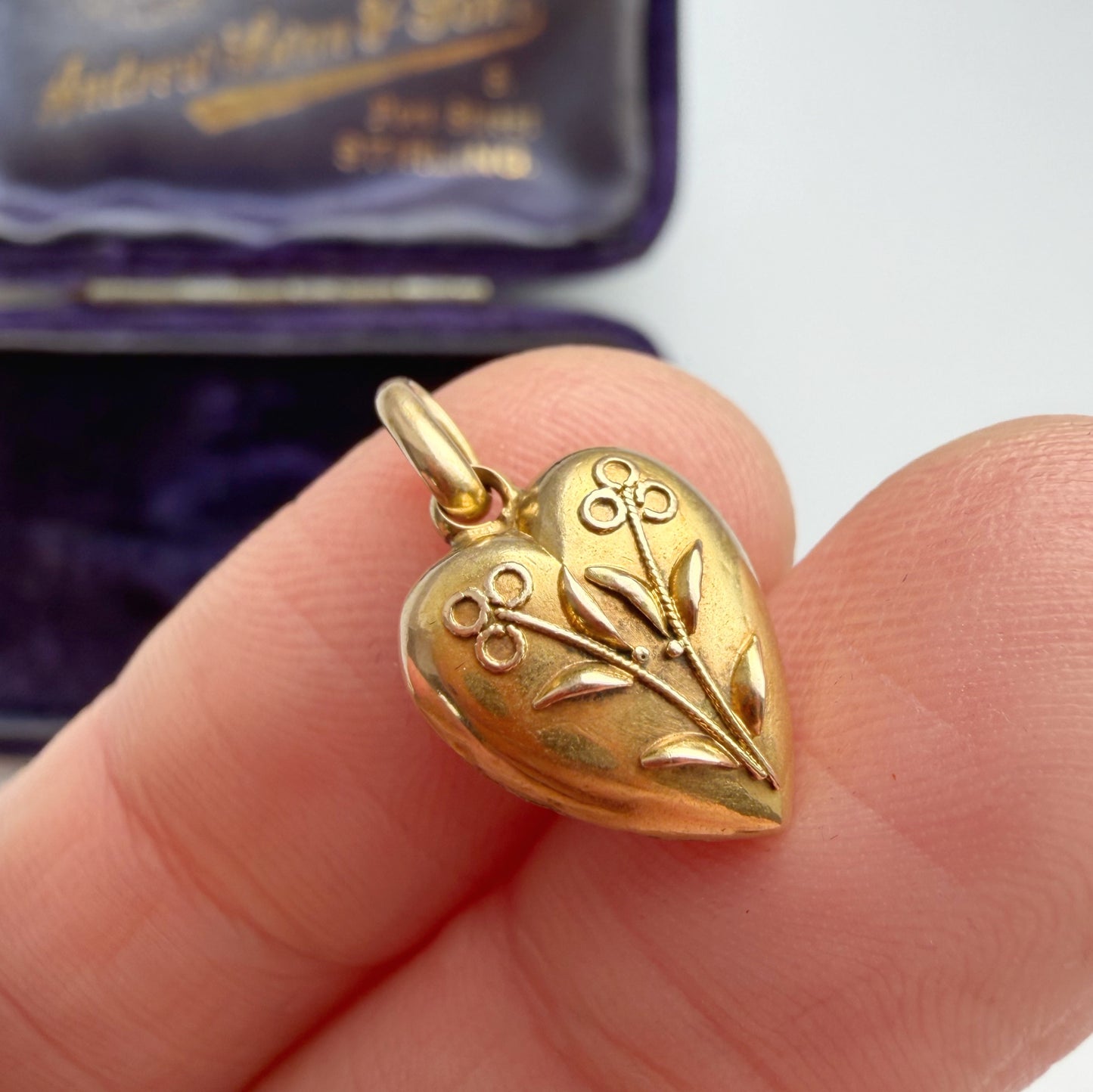 Victorian forget-me-not 15ct gold heart charm