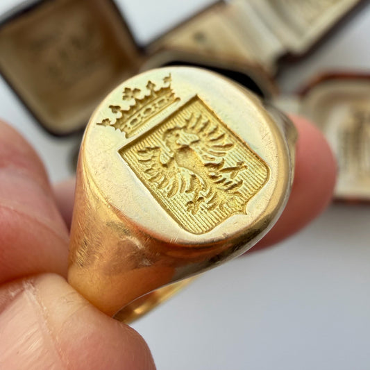 Vintage French 18ct gold signet ring