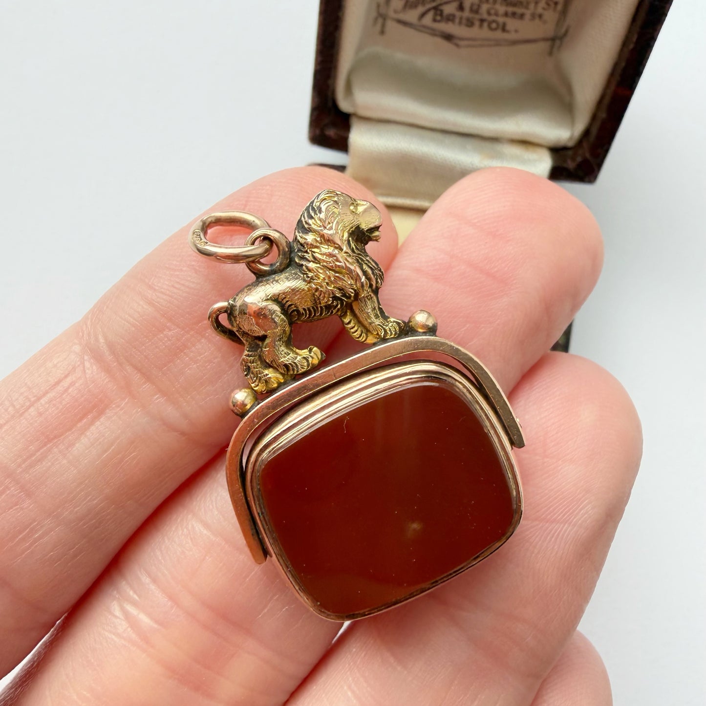 Victorian 9ct gold & carnelian lion fob