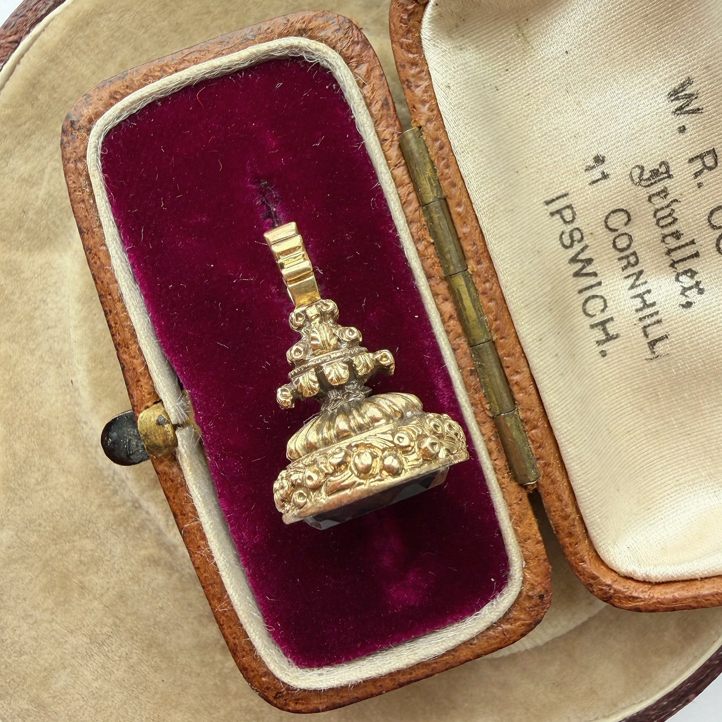 Late Georgian/Early Victorian amethyst beehive intaglio seal