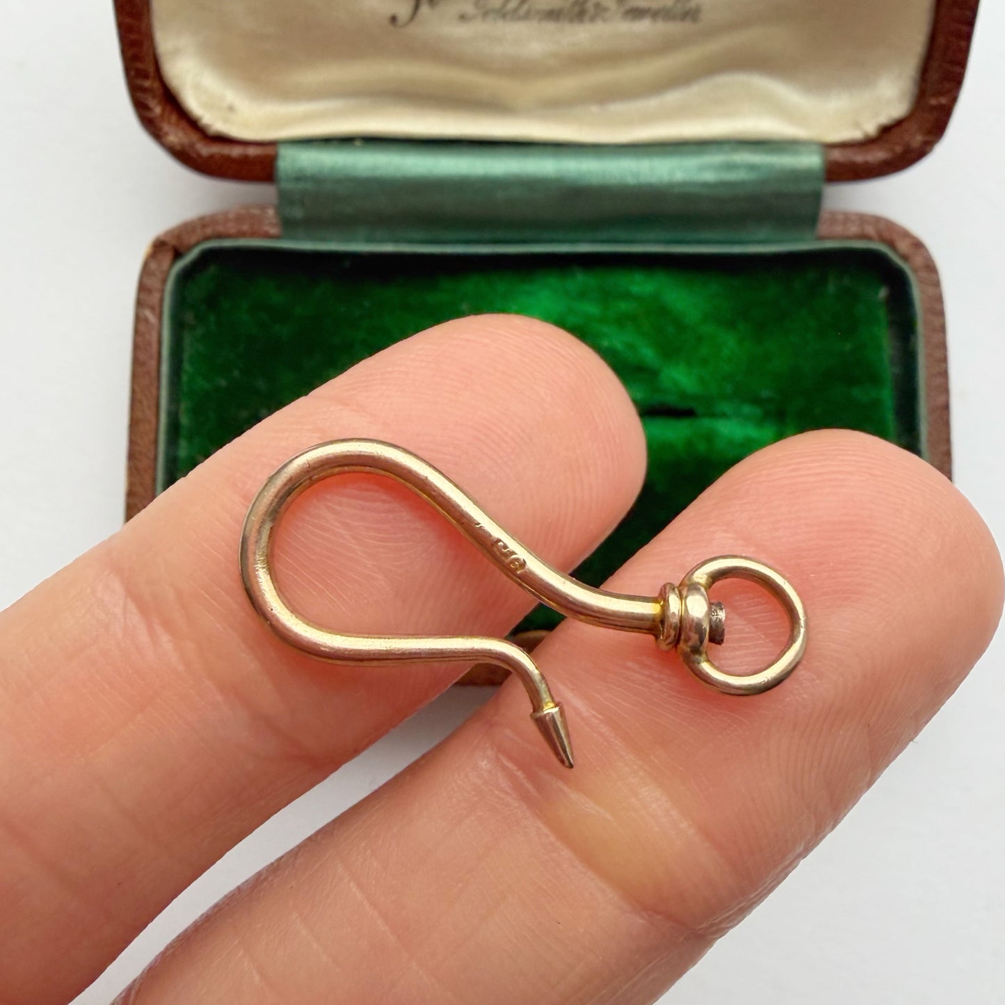 Victorian 9ct gold shepherd's hook charm