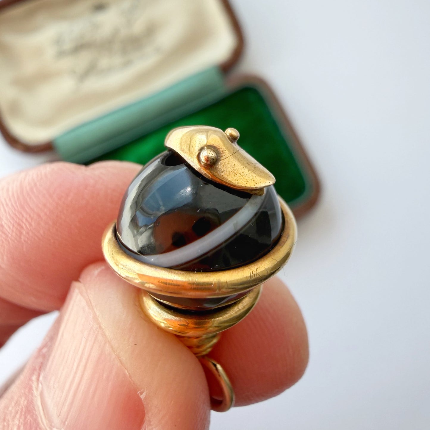 Victorian 18ct gold & banded agate snake charm