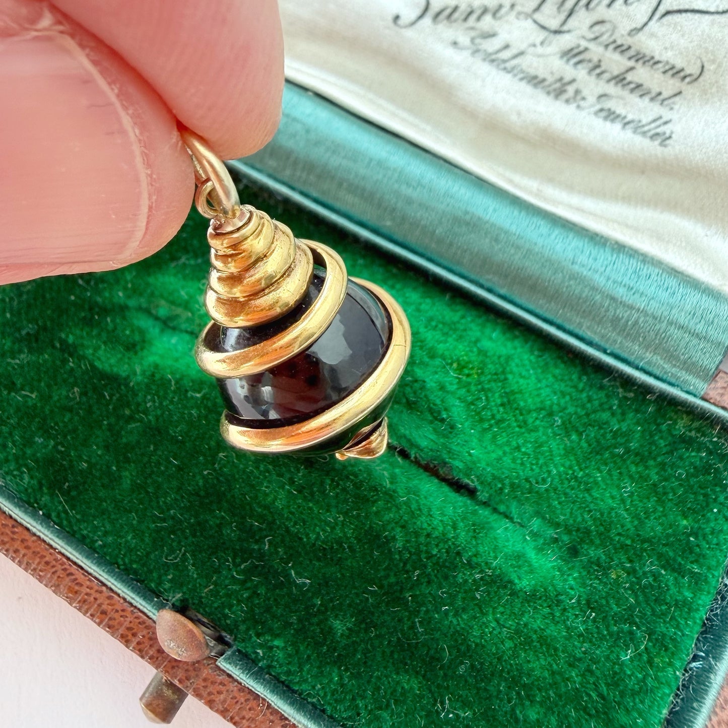 Victorian 18ct gold & banded agate snake charm